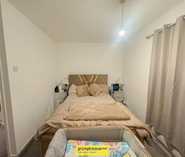 2 bedroom end of terrace house to rent - Photo 2
