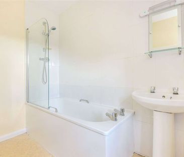 Character property within the boundary walls of Chichester Cathedra... - Photo 5