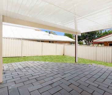 Spacious 2 Bedroom Townhouse with Single Garage - Photo 4