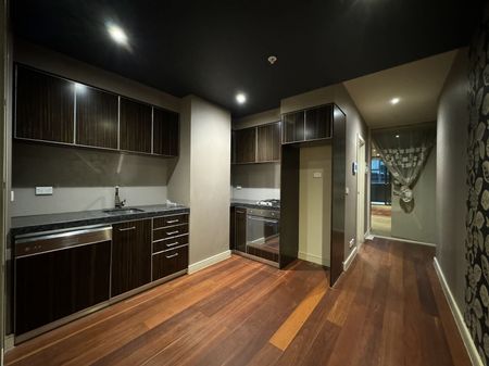 Comfortable Two-Bedroom Apartment in the Istana Building - Photo 2