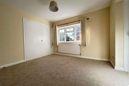 Dora's Green, Farnham, GU10 - Photo 2