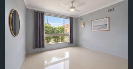 Spacious Three-Bedroom Family Home with Exceptional Outdoor Space - Photo 2