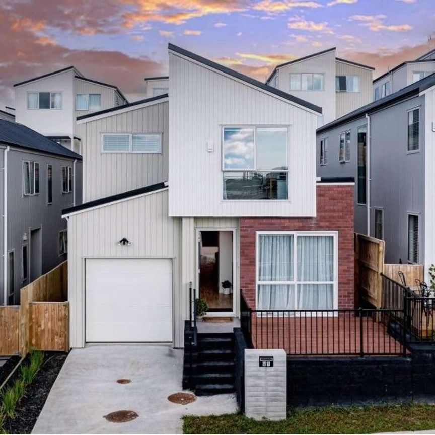 Immaculate 4-Bedroom Standalone Home - Photo 1