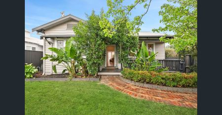 Timeless Character Charm - Photo 4