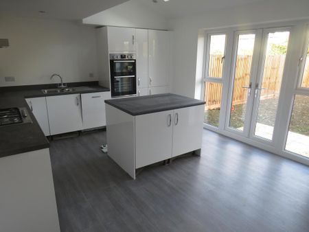 1 bedroom in a house share to rent - Photo 2