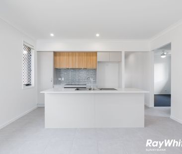 Fantastic Modern 4-Bedroom Family Home! - Photo 2