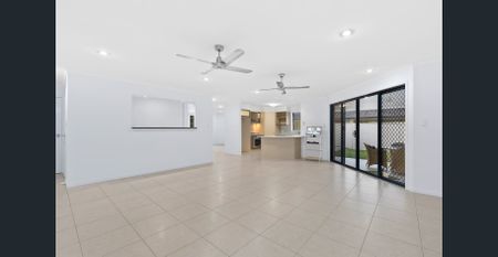 SPACIOUS FAMILY HOME WITH A POOL | MULTIPLE LIVING AREAS | CONVENIENT LOCATION - Photo 3