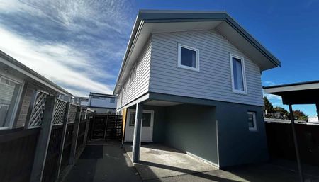 Modern two bedroom townhouse in Linwood! - Photo 2