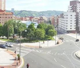 Alquiler de piso en Calle Elexabarri - Photo 1