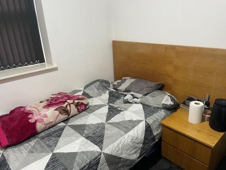 5 bedroom flat share to rent - Photo 4