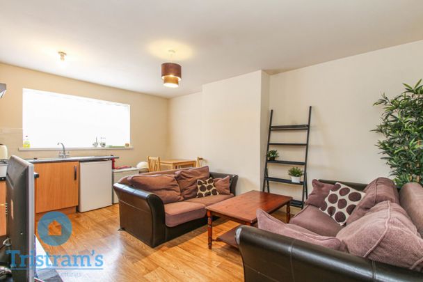 References Pending - 2 bed Apartment - Photo 1