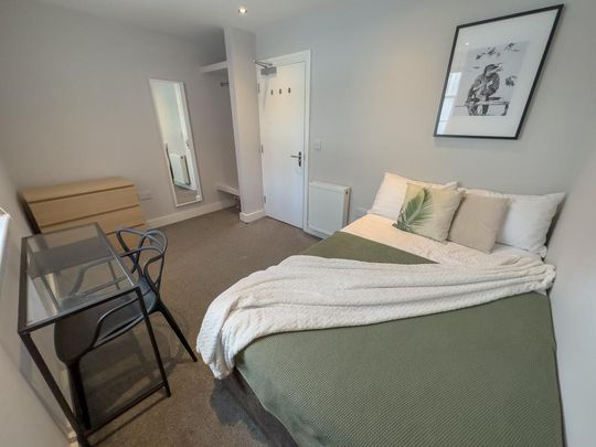 6 bedroom semi-detached house to rent - Photo 1