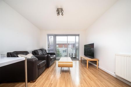 1 bedroom flat - Photo 2