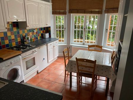 2 Bed Flat, West Kensington, W14 - Photo 4