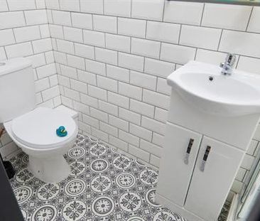 4 bedroom terraced house to rent - Photo 6