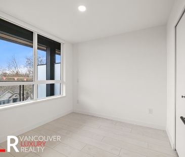 Condo in Surrey, BC - Photo 5