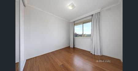 Renovated Two Bedroom Apartment - Photo 2