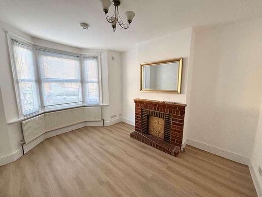 Glebe Road, Egham, TW20 - Photo 1