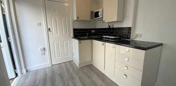 Studio Flat, Foxley Road, CR7 - Photo 2
