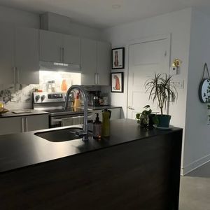 LUXUEUX CONDO 2 CHAMBRES À LOUER - Photo 3