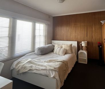 Beachside 2-Bedroom Unit – Prime Location! - Photo 5