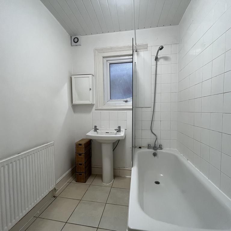 4 bedroom apartment to rent - Photo 1