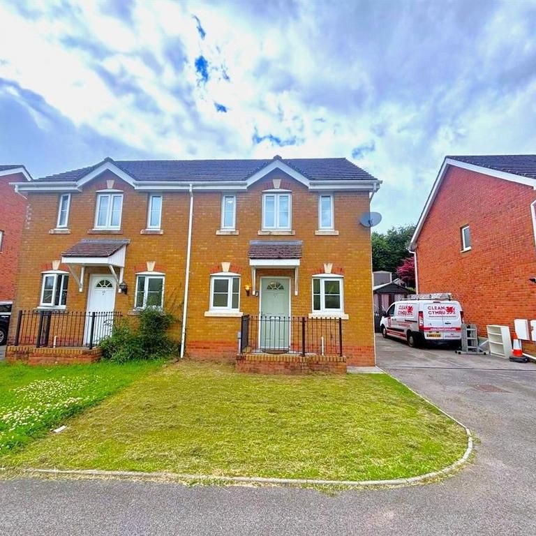 3 bedroom semi-detached house to rent - Photo 1