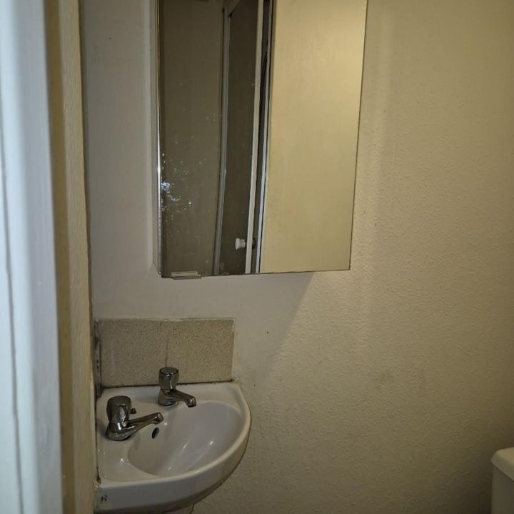 Studio Flat, St Pauls Avenue, NW2 - Photo 1