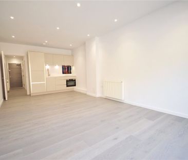 1 Bedroom Flat / Apartment - Old Station Approach, Winchester - Photo 3