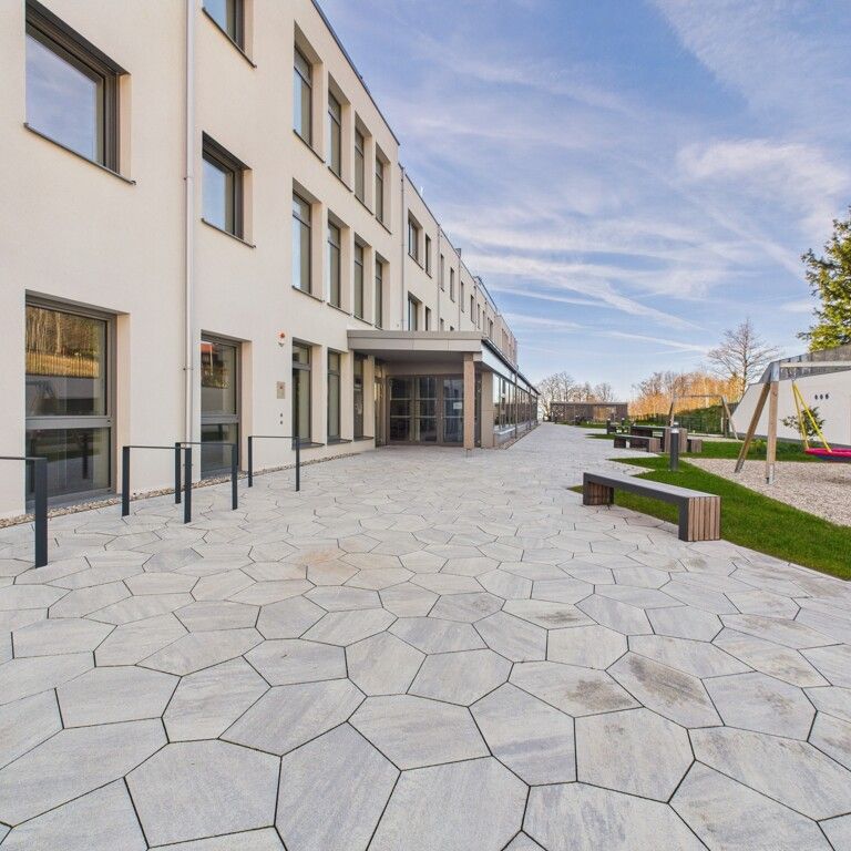 *Über der Nebelgrenze* 3- Zimmer Wohnung mit Balkon - Photo 1