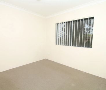 SPACIOUS & WELL POSITIONED 2-BEDROOM APARTMENT! - Photo 3