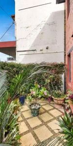 Apartment with 2 bedrooms & 1 bathroom - Photo 3