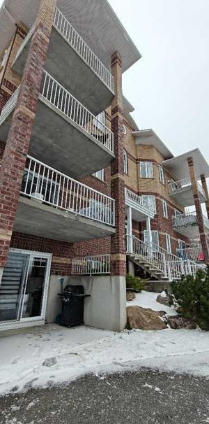 Condo 4 1/2 à Louer, Bromont - Photo 1