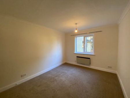 Gresley Lodge, Royston - Photo 2