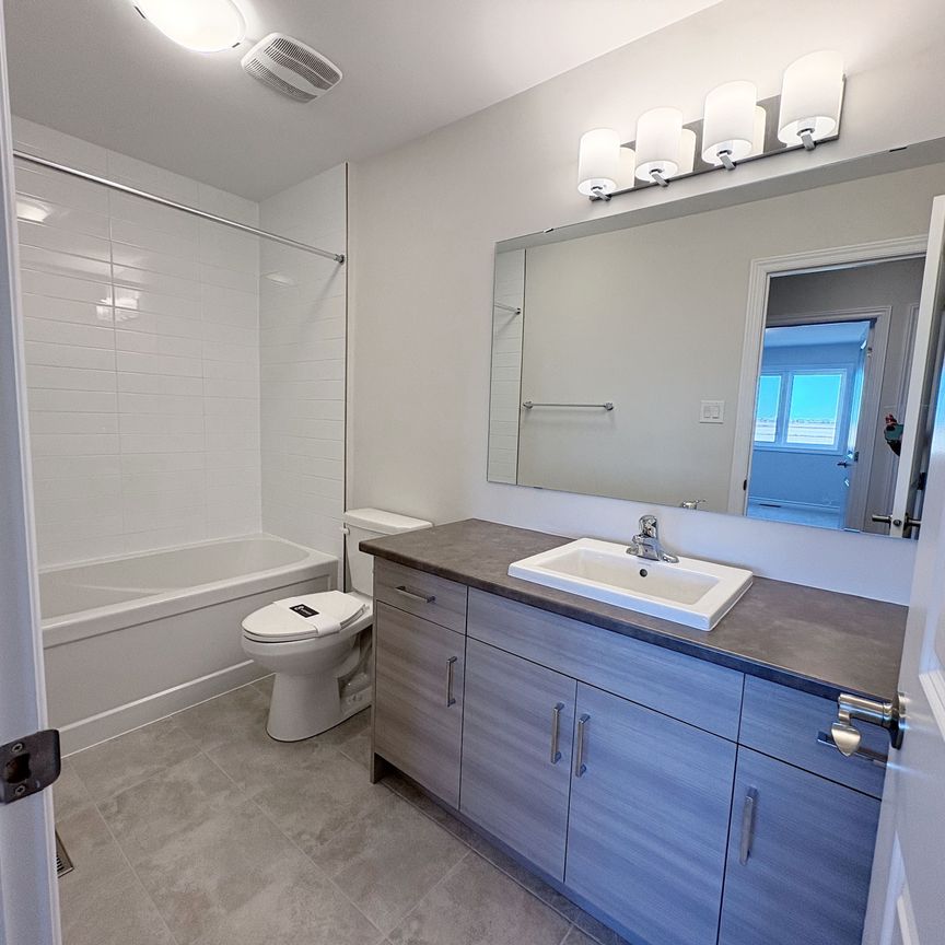 For Lease - 299 Labelle Street, Russell, Ontario - Photo 1