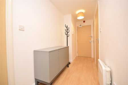 45, Fenton Place, Middleton, Leeds, West Yorkshire, LS10 4FH - Photo 2