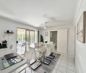 Corner-Site Convenience in the Heart of Burleigh Waters - Photo 3