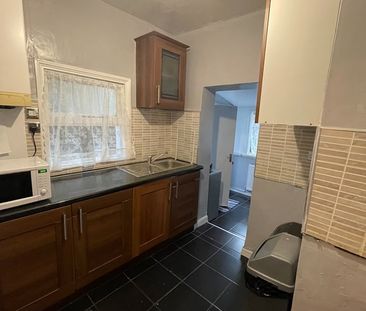 Room in a Shared House, Albert Square, E15 - Photo 4