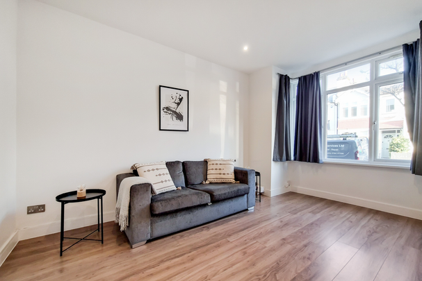 4 bedroom terraced house to rent - Photo 1