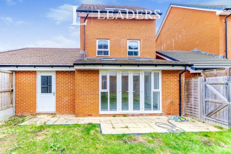 4 bedroom link detached to rent Bedivere Road, Ifield - Photo 4