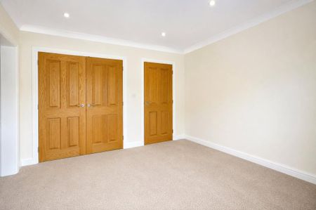 4 bedroom detached house to rent - Photo 4