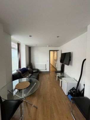 5 bedroom flat to rent - Photo 1