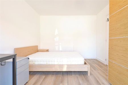 4 bedroom semi-detached house to rent - Photo 3