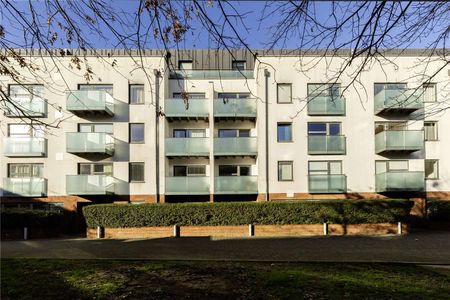 A modern one bedroom apartment set within a popular development in North Islington, close to Finsbury Park & Arsenal. - Photo 5