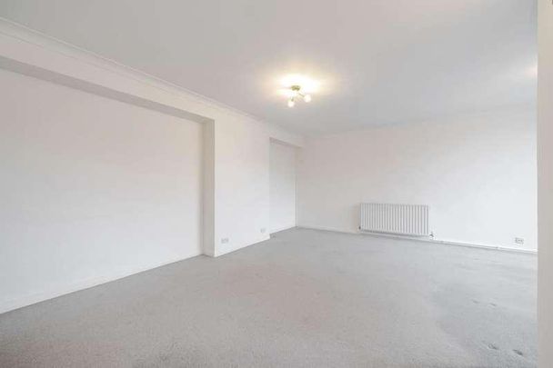 Hendon Hall Court, Parson Street, NW4 - Photo 1