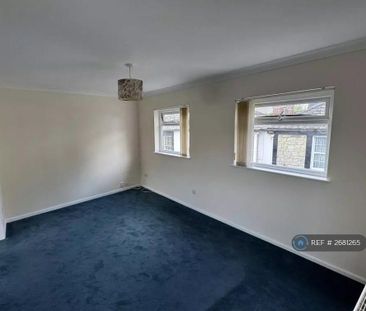 3 bedroom flat to rent - Photo 1