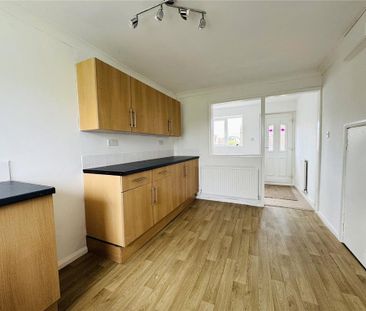 2 bedroom semi-detached house to rent - Photo 5