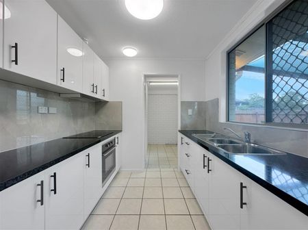 MODERN 3 BEDROOM HOME IN ANNANDALE - Photo 5