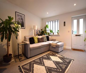 2 Bedroom End Terrace To Let - Photo 1