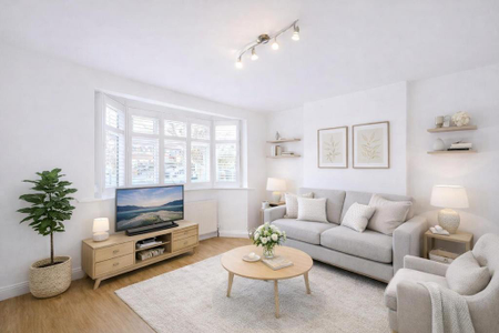 3 bedroom semi-detached house to rent - Photo 2